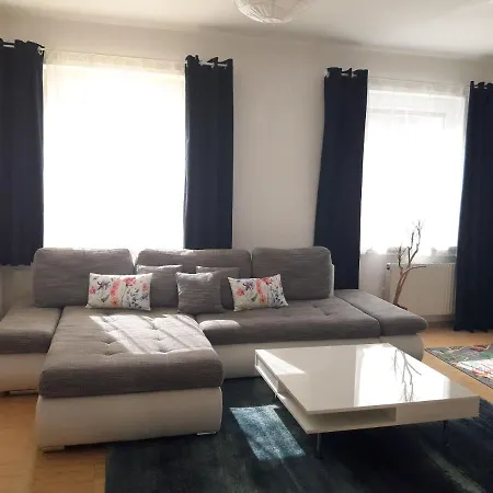 Appartement Traumapartment Poestlingberg, Reservierter Parkplatz, 4 Schlafzimmer Linz