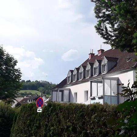 Traumapartment Poestlingberg, Reservierter Parkplatz, 4 Schlafzimmer Appartement Linz