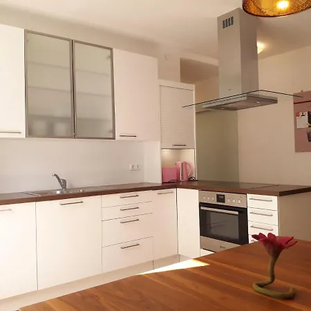 Апартаменты Traumapartment Poestlingberg, Reservierter Parkplatz, 4 Schlafzimmer *